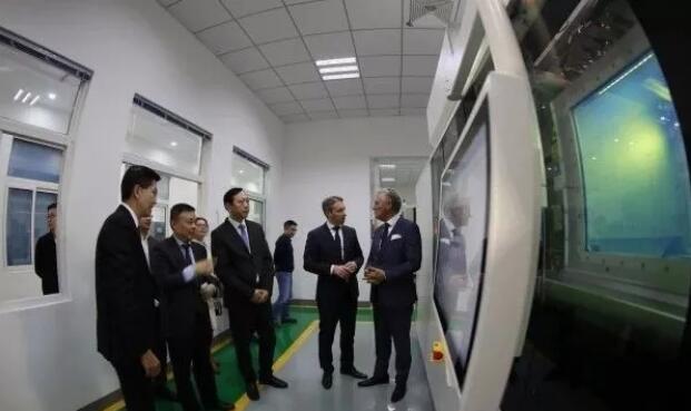 亚洲首台大型超级金属3D打印设备落户江科大