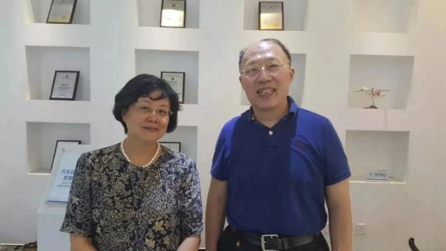 张海鸥、王桂兰夫妇在研究基地展厅