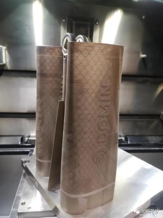 Part_Auto_Aston Martin_Domin