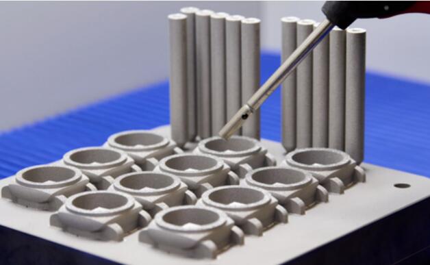 沛纳海采用回收钛，通过LPBF基于粉末床的选区金属熔融技术3D打印手表外壳